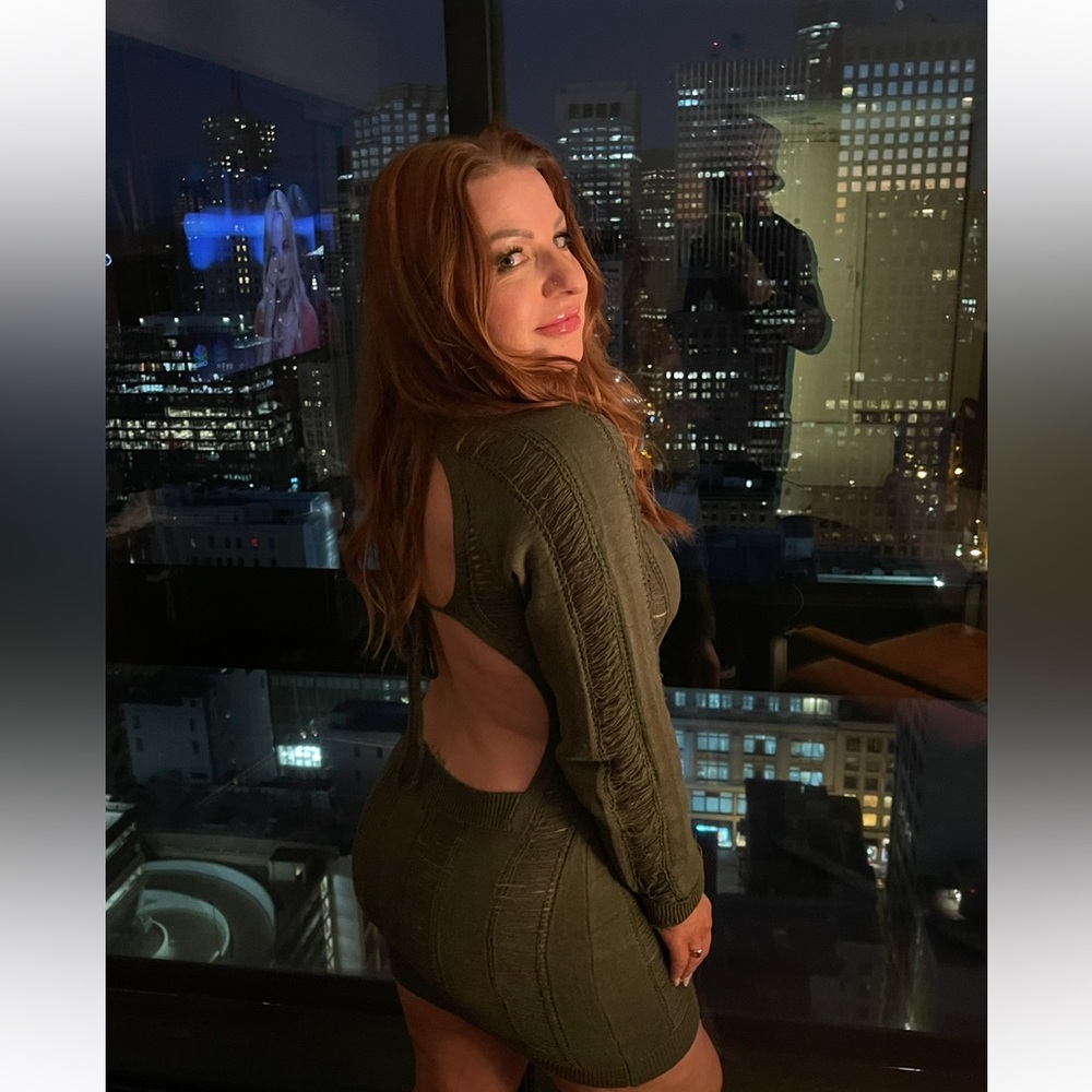 Distressed Long-Sleeve Knit Open-Back Mini Dress in Olive Green Sz. Small